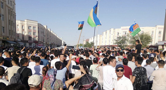 1-2 июля 2022 года в республике Каракалпакстан, являющейся автономным образованием в составе Узбекистана, произошли массовые выступления. Они были вызваны тем, что узбекское правительство объявило о планах внести в конституцию государства поправки, лишающие Каракалпакстан автономии