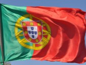 Несмотря на мощные протесты, парламент Португалии принял в пятницу в первом чтении проект государственного бюджета на будущий год. Он предусматривает очередные жесткие меры экономии. Оппозиция проголосовала против, — передает Euronews. Парламент Португалии одобрил жесткий проект государственного бюджета на 2014 год. Документ предусматривает снижение на 3,9 миллиарда евро государственных расходов на образование, здравоохранение, выплату пенсий и зарплат […]