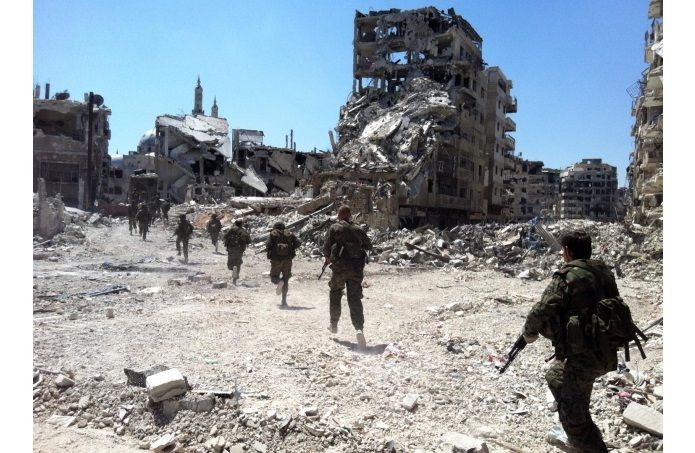 Сирийские власти объявили трехдневное перемирие в гражданской войне, чтобы провести эвакуацию города Хомс. Повстанцы также согласились на время прекратить бои, — сообщает BBC. Согласно договорённостям, город покинут все дети, женщины, мужчины старше 55 лет, а также раненые. Они будут размещены в центрах временного проживания, обеспечены продуктами питания и медицинским обслуживанием. Тем жителям Старого Хомса, которые […]