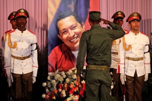 Одна из заслуг Уго Чавеса, харизматичного и революционного президента Венесуэлы, перед миром заключается в том, что он продемонстрировал всем народам различие между демократией и либеральной демократией. Гиперболический стиль Чавеса, его дёрганье за хвост имперского тигра и его готовность быть таким же безжалостным, как и его проамериканские оппоненты, дали западным лидерам и журналистам множество поводов демонизировать […]