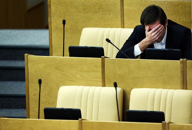 Депутат Госдумы Дмитрий Гудков во время думской сессии © gazeta.ru