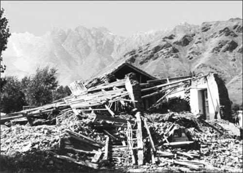 10 июля 1949 года произошло одно из сильнейших землетрясений в истории человечества. Произошло оно на территории Таджикской ССР. За несколько секунд каменный обвал полностью накрыл крупное селение Хаит и окрестные кишлаки. В советское время информацию о трагедии не афишировали. Впрочем, и в независимом Таджикистане о трагедии умалчивают. Хаитскому землетрясению предшествовали два форшока — форшоками сейсмологи […]