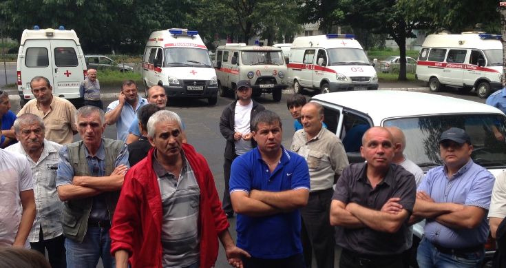 Забастовка водителей скорой помощи во Владикавказе © gztslovo.ru