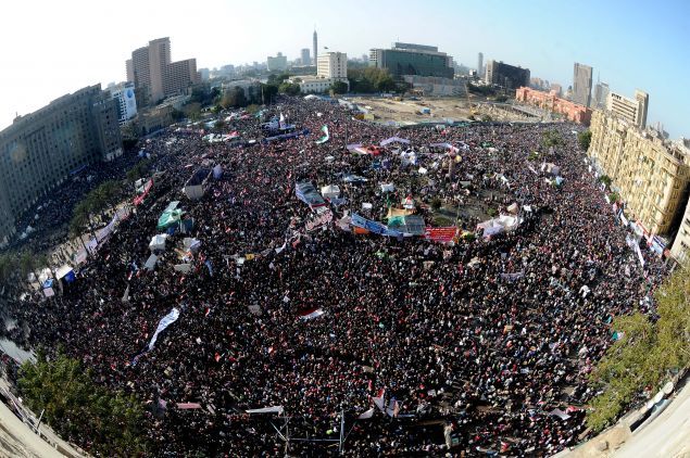 Спустя два года после победы февральского народного восстания в Египте массовые многомиллионные митинги вновь вернулись в столицу страны. Как и в ходе февральских событий 2011, которые многие и по сей день ошибочно именуют «революцией», центром протеста стала символическая для египтян площадь Тахрир. Однако если два года назад миллионное стояние египтян на Тахрире завершилось падением пожизненной […]