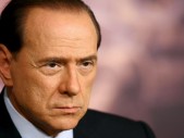 Бывший премьер-министр Италии Сильвио Берлускони приговорен к семи годам тюремного заключения за секс с несовершеннолетней проституткой и злоупотребление служебным положением. Помимо этого, суд в Милане пожизненно запретил 76-летнему Берлускони занимать государственные посты. Бывший премьер, впрочем, отправится в тюрьму лишь в том случае, если проиграет апелляции в двух вышестоящих инстанциях. Берлускони обвиняется в организации секс-вечеринок на […]