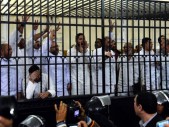 Египетский суд приговорил 119 сторонников запрещенной в стране исламистской ассоциации «Братья-мусульмане» к тюремному заключению сроком на три года. Соответствующий приговор вынесен в связи с протестами участников движения в октябре 2013 года против свержения Мурси, в результате которых погибли более 50 человек. Кроме того, суд оправдал шесть человек, проходивших по данному делу. Они обвинялись в участии в незаконных […]
