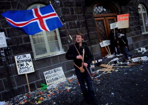 За последние десять лет Исландию гораздо чаще чем какие-либо другие страны приводили в качестве примера для подражания. При этом до финансового краха политику Исландии обычно поддерживали правые, считая ее блестящим примером, наглядно демонстрирующим, какие блага дает либерализация финансового рынка. После начала финансового кризиса 2008-го, доказавшего, что такой подход в корне неверен и крайне опасен, Исландию […]