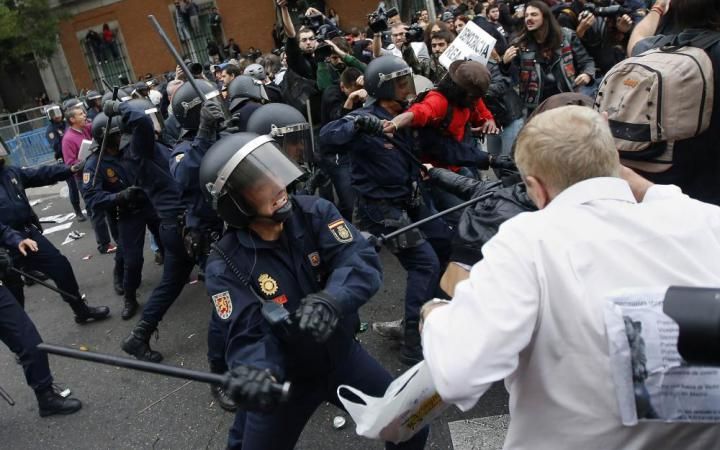 Испанцы прошли по улицам Мадрида «Маршем достоинства». Так жители королевства назвали массовую демонстрацию против безработицы и в защиту социальной справедливости. В акции приняли участие более шестидесяти тысяч человек, шествие поддержало более 150 профсоюзов и общественных организаций Испании. Вчера вечером между участниками марша и полицией произошли столкновения — в итоге пострадали 88 человек. 9 марта 2014 года шесть […]