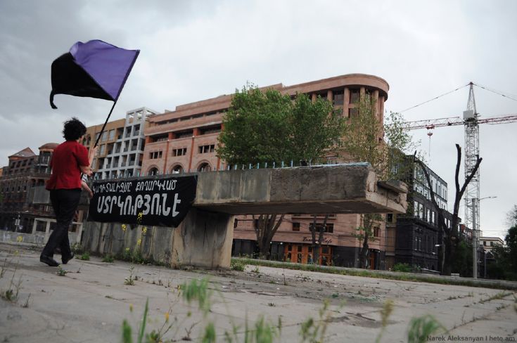 1-го мая 2014 года славная красная колонна «коммунистов» прошлась по центру Еревана, скандируя лозунги лет своей далекой, но не забытой молодости — впрочем, время идёт, мир меняется, приходится подстраиваться, подстраиваться, но не меняться, товарищи! Вместо славных вождей славной КПСС (троекратное ура!) теперь он — ВЛАДеющий МИРом, идущий по ПУТИ Народа, наращивающий ВВП страны, Президент. «Расс-сси-я, […]