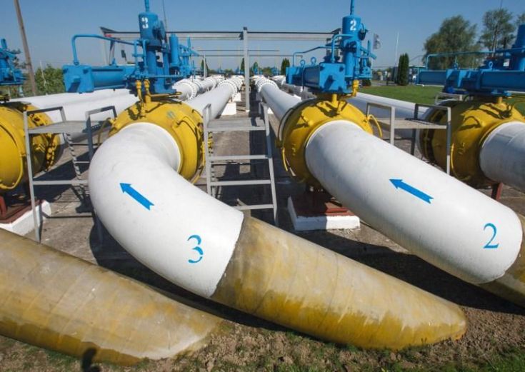 Сегодня с 10.00 по московскому времени «Газпром» перевел НАК «Нафтогаз Украины» на предоплату поставок газа, — передает РБК. «Решение принято по причине хронических неплатежей «Нафтогаза Украины». Просроченная задолженность «Нафтогаза» за поставленный российский газ оценивается в 4,458 млрд долларов: 1,451 млрд долларов — за ноябрь-декабрь 2013 года и 3,007 млрд долларов — за апрель-май 2014 года. […]
