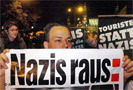 «Они не пройдут!», «Sie werden nicht durchkommen!» - так звучит лозунг немецких антифашистов. Он, естественно, не новый. Современные антифашисты позаимствовали легендарный призыв своих предшественников из 1930-х годов: No pasaran! Старый лозунг сегодня вновь актуален: его пишут на своих баннерах немецкие левые, поставившие своей целью не допустить неонацистский марш в Дортмунде 4 сентября 2010 года.