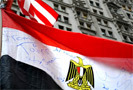 Когда египетский флаг был поднят над Уолл-стрит, невысказанное чувство иронии как волна прокатилось сквозь толпы в парке Цукотти. Энергия била через край. Лидеры протеста Каирской Площади Тахрир присоединились к «Оккупации Уолл-стрит» (OWS).
