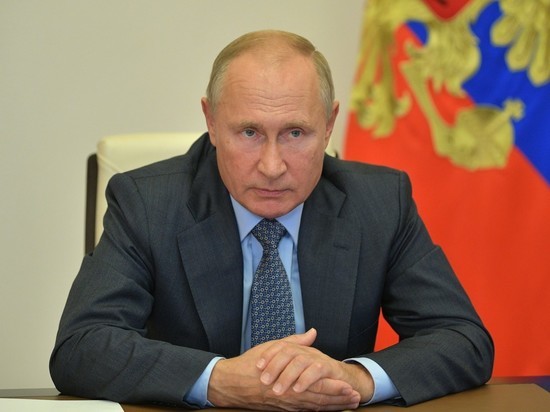 Муниципальные депутаты из Петербурга потребовали отрешить Путина от должности за госизмену. Их всех вызвали в полицию за «дискредитацию власти»