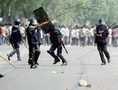 31 августа 2008 года агентство Reuters сообщило о разгоне демонстрации рабочих текстильных фабрик в Бангладеш.
Сообщается, что полиция применила дубинки и слезоточивый газ. Пострадало более 50 человек, в том числе пятеро полицейских.