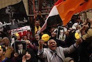 В январе 2011 года в арабском мире наступила зима. Политическая «зима» для старых государственных лидеров. Сначала совершенно неожиданно для многих наблюдателей пал режим тунисского президента Бен Али, продержавшегося 23 года у власти. Теперь все гадают, сколько продержится режим Хосни Мубарака в Египте. Причины египетских беспорядков не так уж сильно отличаются от тунисских и лежат на поверхности (продовольственные проблемы, безработица, перенаселение, подавление оппозиции). Гораздо интереснее понять, кто же на самом деле извлекает из них выгоду.