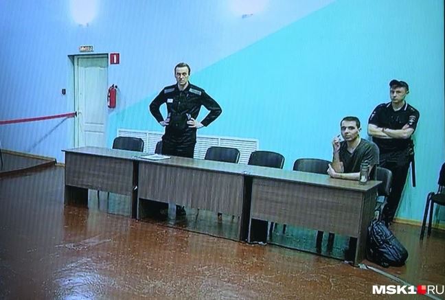 Три года прошло с попытки отравления Алексея Навального (внесен в список иноагентов и террористов). В преддверие этой даты политику добавили еще 19 лет тюремного срока, а сам он в очередной раз задел больные места власти и оппозиции, выступив со статьей-манифестом "Мои страх и ненависть"