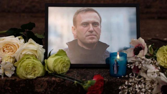1 марта 2024 года Алексей Навальный, «главный оппозиционер России», как рекомендуют его западные СМИ, был похоронен на Борисовском кладбище в Москве. Все были уверены, что его ждет еще долгое, многолетнее заключение, однако неожиданная смерть принесла ему «освобождение» раньше срока.